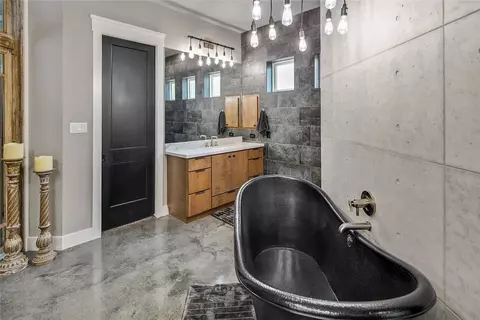 Bath - 2900 Embers Ct, Bryan, TX 77808 photo 3 of 5