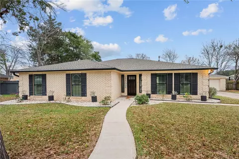 2605 Hollow Oak Cir, Bryan, TX 77802
