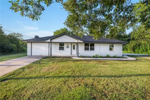 8822 Punchard Ln, Bellville, TX 77418