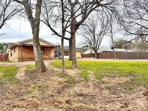 Exterior - 2501 Wayside Dr, Bryan, TX 77802 photo 7 of 9