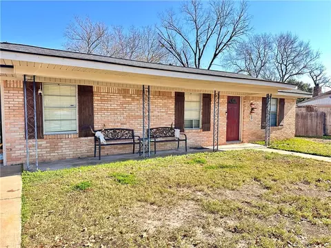 Exterior - 2501 Wayside Dr, Bryan, TX 77802 photo 2 of 9