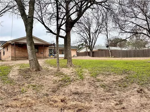 Exterior - 2501 Wayside Dr, Bryan, TX 77802 photo 6 of 9