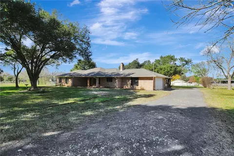 1523 E Morris St, Madisonville, TX 77864