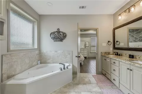 Bath - 3049 Embers Loop, Bryan, TX 77808 photo 1 of 2