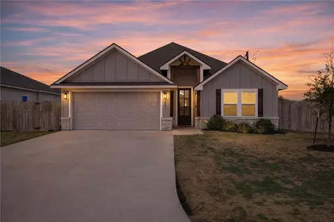 221 Brazos Bnd, Snook, TX 77878
