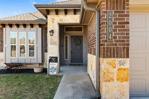 2004 Dumfries Dr, Bryan, TX 77807 photo 3