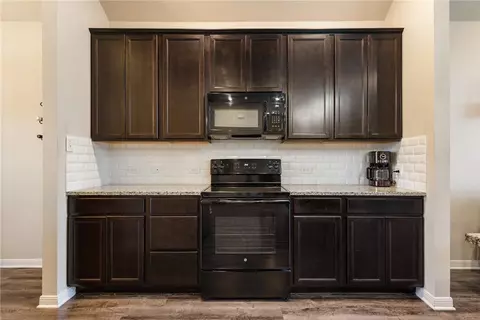 2004 Dumfries Dr, Bryan, TX 77807 photo 10