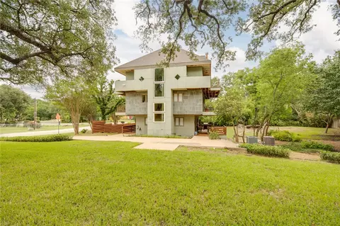 1015 E 24th St, Bryan, TX 77803