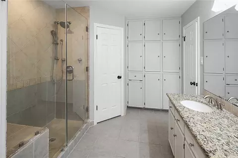Bath - 3601 Brighton Dr, Bryan, TX 77802 photo 3 of 4