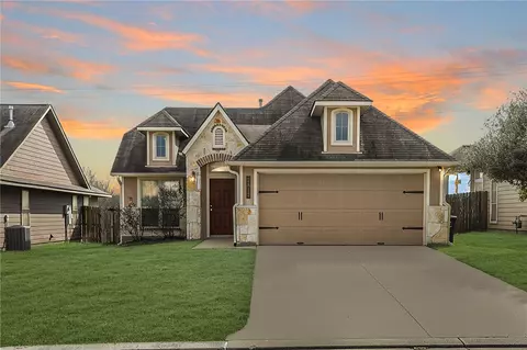 2812 Silver Oak Dr, College Station, TX 77845