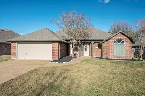 2913 Meadowbrook Ct, College Station, TX 77845