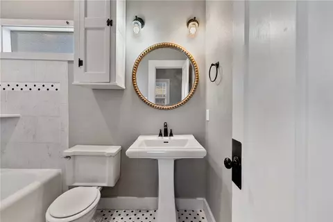 Bath - 712 E 28th St, Bryan, TX 77803 photo 4 of 5