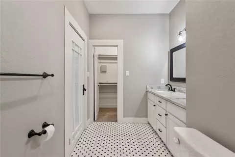 Bath - 712 E 28th St, Bryan, TX 77803 photo 2 of 5