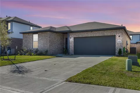 2402 River Way Dr, Navasota, TX 77868