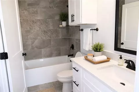 Bath - 2000 Reagan Ct, Bryan, TX 77802 photo 2 of 2