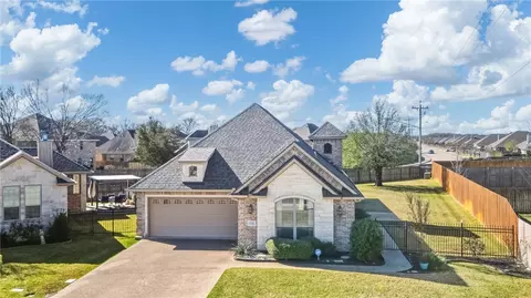 1700 Lakeshore Ct, College Station, TX 77845
