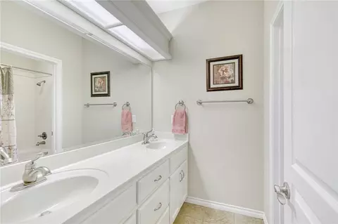 Bath - 4150 Wagonwheel Rd, Bryan, TX 77808 photo 4 of 5