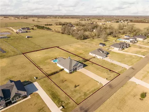 10323 Whiskey River Rd, Bryan, TX 77808