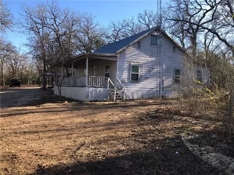 950 Deer Hill Dr, Bryan, TX 77807