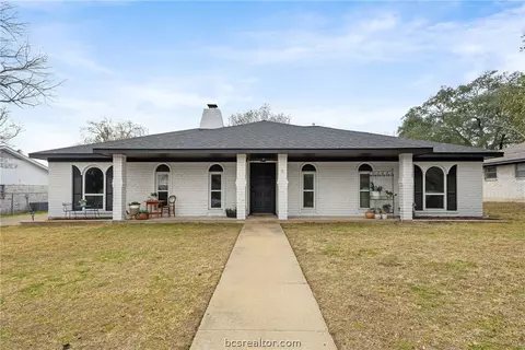 3814 Holly Dr, Bryan, TX 77802