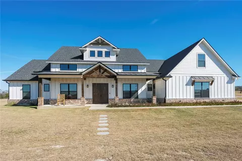 921 Azalea Dr, Franklin, TX 77856