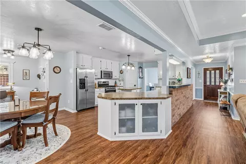 125 Golfview Dr, Hilltop Lakes, TX 77871