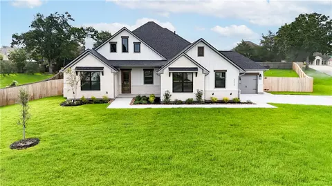 3273 Rose Hill Ln, Bryan, TX 77808