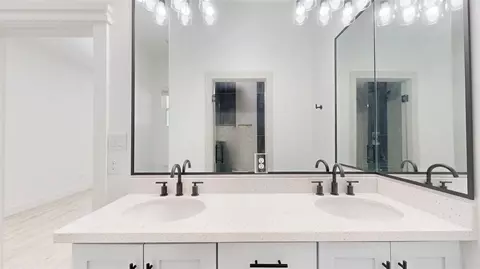 Bath - 4867 N Oakland Ln, Bryan, TX 77808 photo 9 of 19