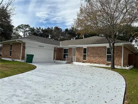 2507 Oak Cir, Bryan, TX 77802