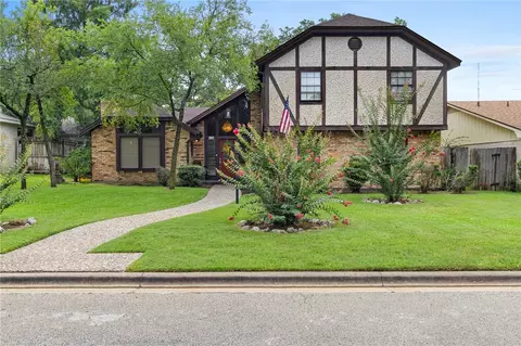 2726 Camelot Dr, Bryan, TX 77802