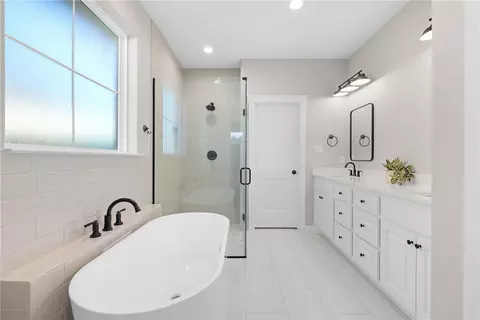 Bath - 5022 Toscana Loop, Bryan, TX 77802 photo 2 of 4
