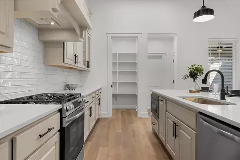 Kitchen - 5020 Toscana Loop, Bryan, TX 77802 photo 3 of 3
