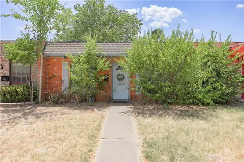 1604 Leona Dr, College Station, TX 77840