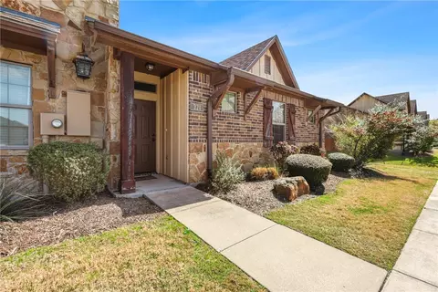 221 Capps Dr, College Station, TX 77845