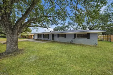 1604 Armistead St, College Station, TX 77840
