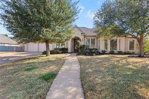 904 Plainfield Ct, College Station, TX 77845