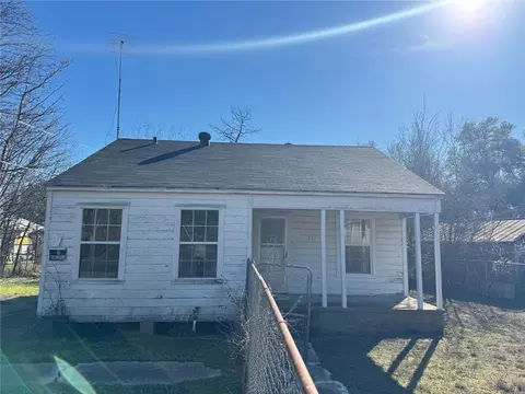 1207 South Dr, Bryan, TX 77803