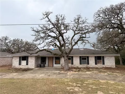 245 Golfview Dr, Normangee, TX 77871