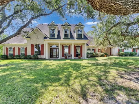 9265 Wren Ln, Bellville, TX 77418