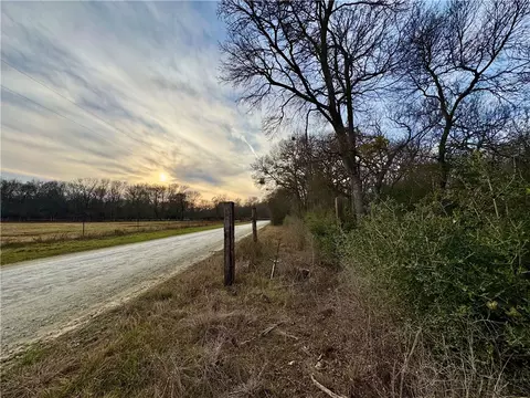 10075 River Ridge Dr, Hearne, TX 77859