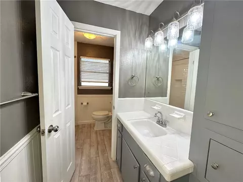 Bath - 404 Madeline Dr, Bryan, TX 77802 photo 2 of 5