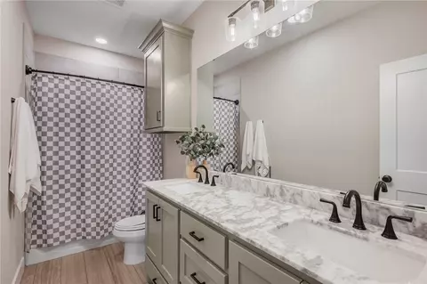 Bath - 3032 Teller Dr, Bryan, TX 77808 photo 3 of 3