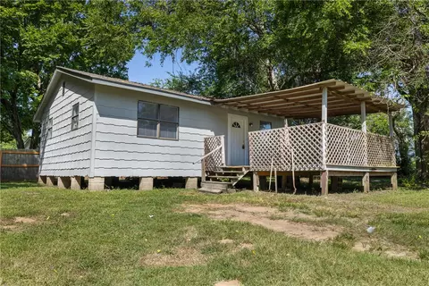 1303 W Main St, Madisonville, TX 77864