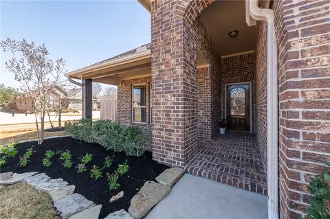 3045 Peterson Cir, Bryan, TX 77802 photo 2