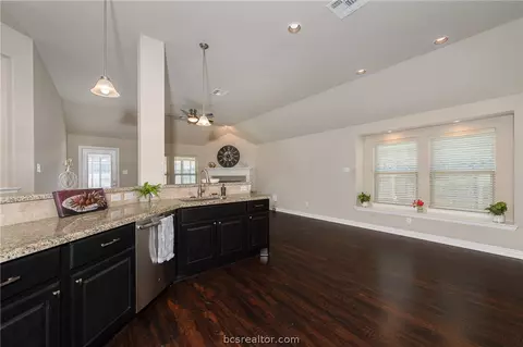 3045 Peterson Cir, Bryan, TX 77802 photo 12