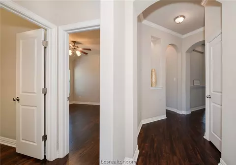 3045 Peterson Cir, Bryan, TX 77802 photo 6
