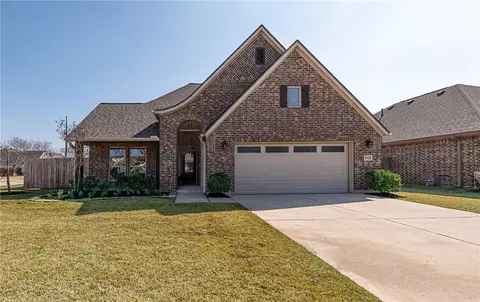 3045 Peterson Cir, Bryan, TX 77802
