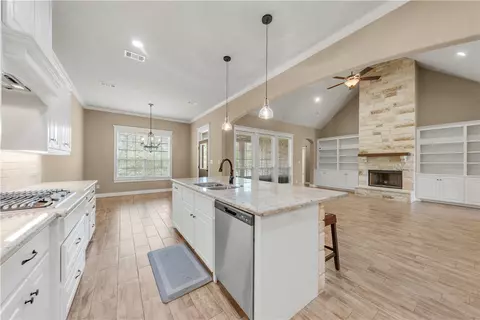 3520 Foxcroft Path, Bryan, TX 77808 photo 9