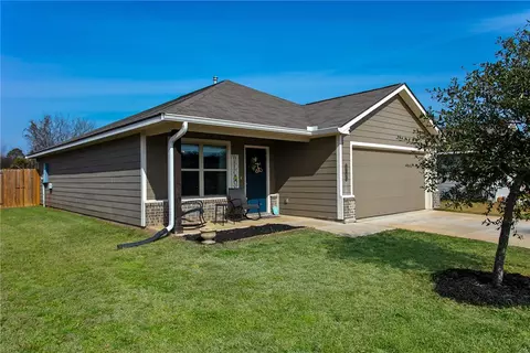 Exterior - 2145 Heritage Meadow Ln, Bryan, TX 77803 photo 2 of 4