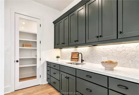 Kitchen - 7032 Skipping Rock Path, Bryan, TX 77808 photo 6 of 7